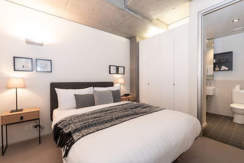 Luxury East Melbourne Apartment - Accommodation NT 6