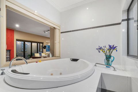 About Time Retreats Studio Seven - NT Tourism 2