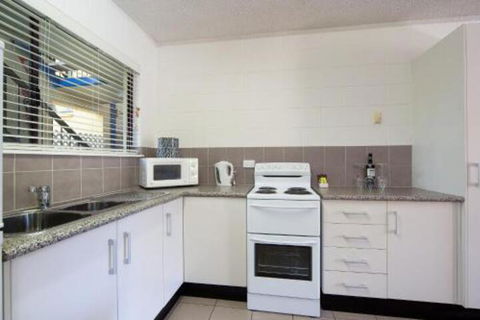 Budget Apartment Trinity Beach - Accommodation NT 1