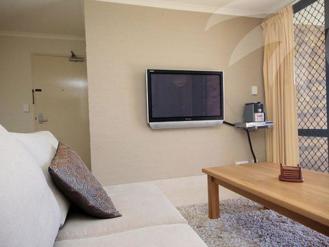 Breezes Oceanside 17 - Accommodation NT 3