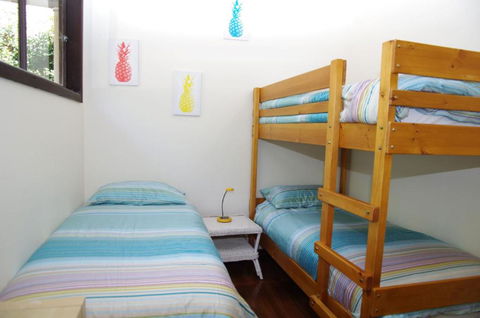 Barrels Beach House 28 Dulconghi Street - NT Tourism 3