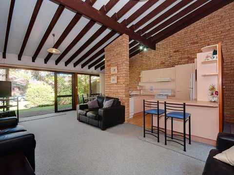 Gowrie Avenue Bay Parklands Townhouse 06 2 - NT Tourism 4