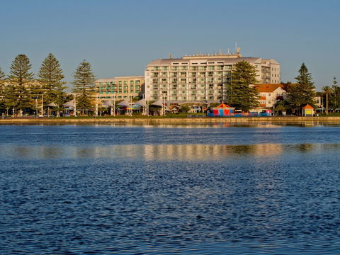 Oaks The Entrance Waterfront Suites - NT Tourism 0