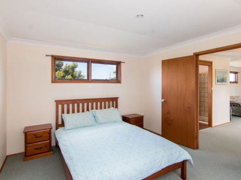 11 Bay Street Waterfront Holiday - Accommodation NT 2