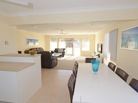 Sunbakers - Accommodation NT 5