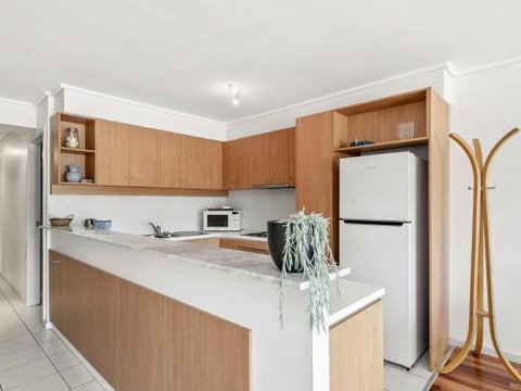 APARTMENT 23 PACIFIC APARTMENTS Sit On The Deck & Soak In The View - Accommodation NT 3