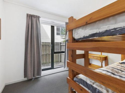 APARTMENT 23 PACIFIC APARTMENTS Sit On The Deck & Soak In The View - Accommodation NT 1