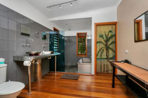 SANTORINIatPALM COVE - Accommodation NT 3