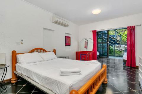 SANTORINIatPALM COVE - Accommodation NT 5