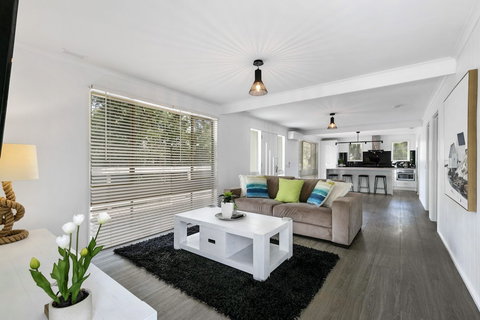 Beauty AND THE Peace - Inlet Side - Accommodation NT 1