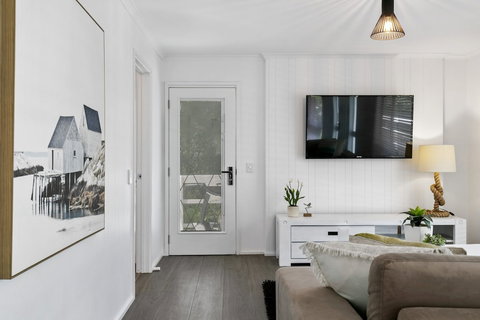 Beauty AND THE Peace - Inlet Side - Accommodation NT 2