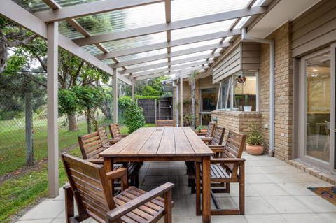 Hilltop Beach House: Newly Updated - Accommodation NT 6