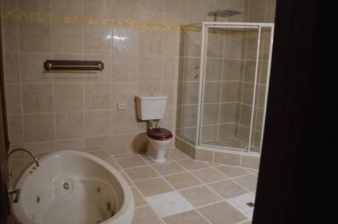 Gargoyle Lodge - Accommodation NT 6