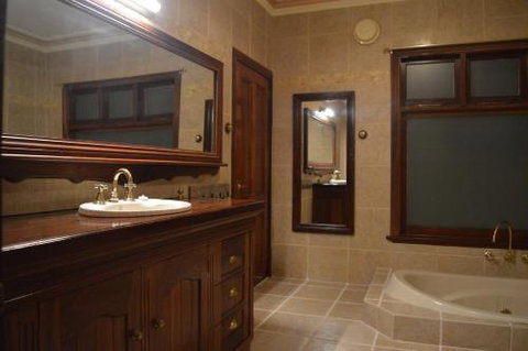 Gargoyle Lodge - Accommodation NT 1