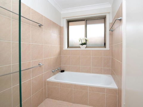 Relaxing Waterfront Property In Quiet Location - Accommodation NT 1
