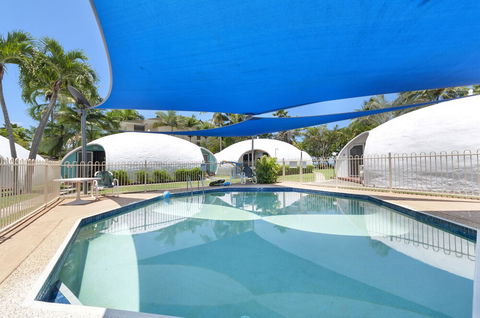 Beachfront Iglu Trinity Beach - Accommodation NT 2