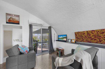 Beachfront Iglu Trinity Beach - Accommodation NT 4