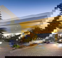 Ramada by Wyndham Diplomat Canberra - Accommodation NT