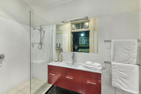 One Thornbury Boutique B & B - NT Tourism 4