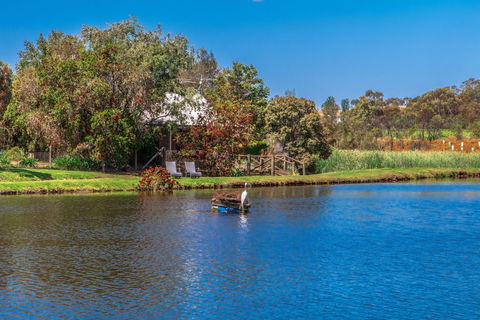 Stonewell Cottages & Vineyards - Accommodation NT 4