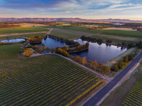 Stonewell Cottages & Vineyards - Accommodation NT 1