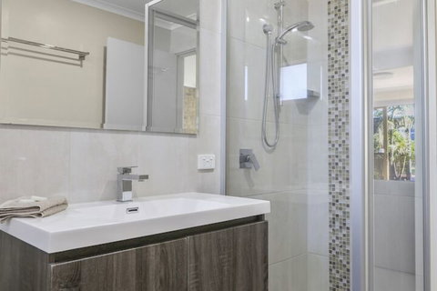 Lakeside Holiday Apartments Merimbula - Accommodation NT 6