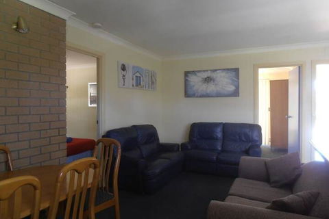Top Of The Lake Units - Accommodation NT 5