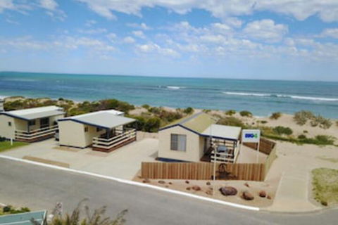 Sunset Beach Holiday Park - NT Tourism 0