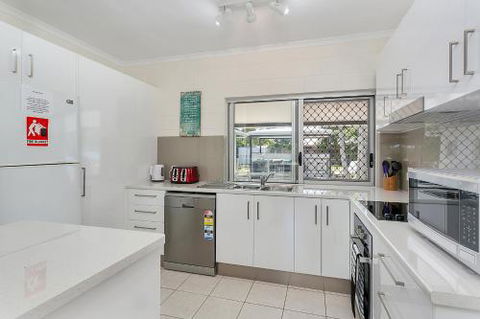 Connemara Beachside Cottage - Accommodation NT 6