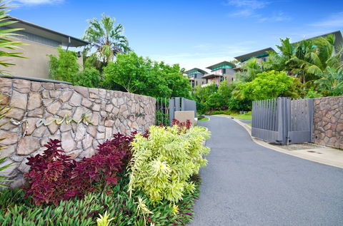 Yacht Club Villa 33-Serenity-Ocean Views With Golf Buggy - Accommodation NT 1