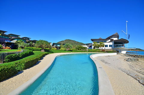 Yacht Club Villa 33-Serenity-Ocean Views With Golf Buggy - Accommodation NT 4