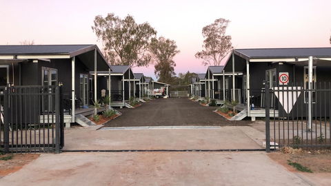 Sunshine Gardens Bourke Resort - NT Tourism 1