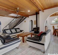 31 Rest Point Absolute Waterfront with Jetty - Accommodation NT