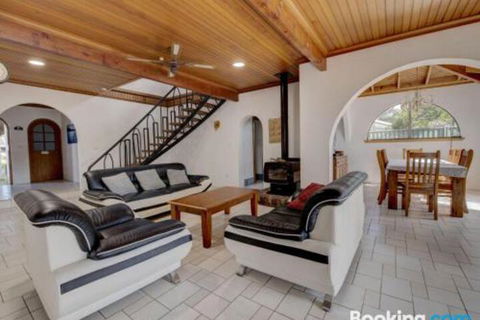 31 Rest Point Absolute Waterfront With Jetty - Accommodation NT 0