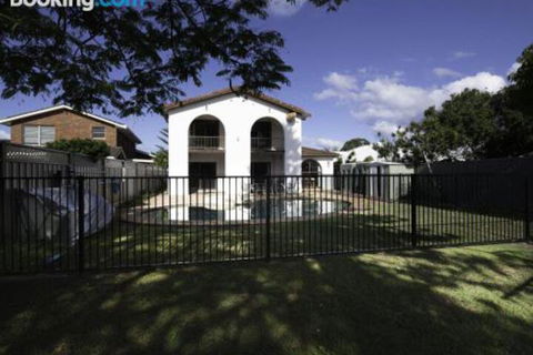 31 Rest Point Absolute Waterfront With Jetty - Accommodation NT 6