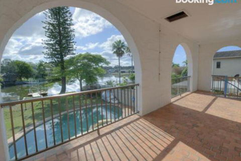 31 Rest Point Absolute Waterfront With Jetty - Accommodation NT 4