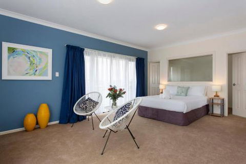 Bella Vista Townhouse With Views - NT Tourism 0