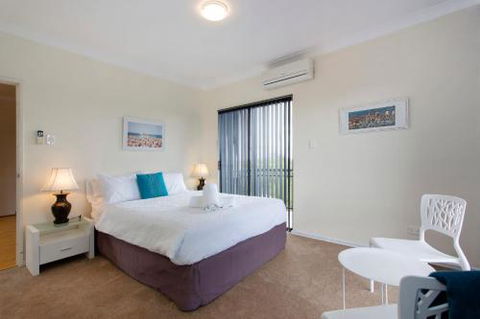 Bella Vista Townhouse With Views - NT Tourism 6
