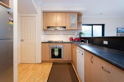 Bella Vista Townhouse With Views - NT Tourism 3
