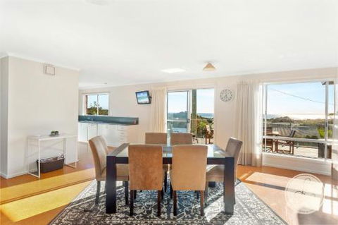 TASSIE SEASIDE SERENITY LAbode Accommodation - Accommodation NT 4