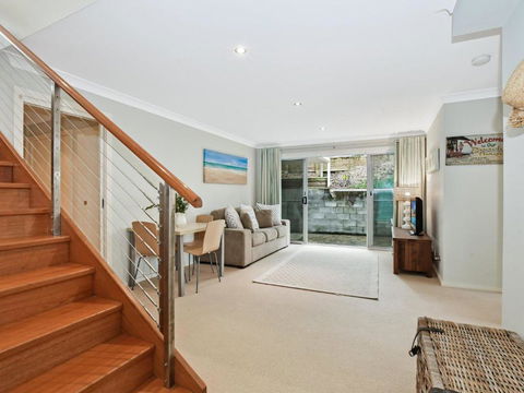 East Coast - Accommodation NT 6