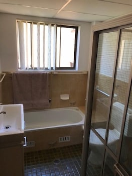 Akuna 8 - Accommodation NT 4
