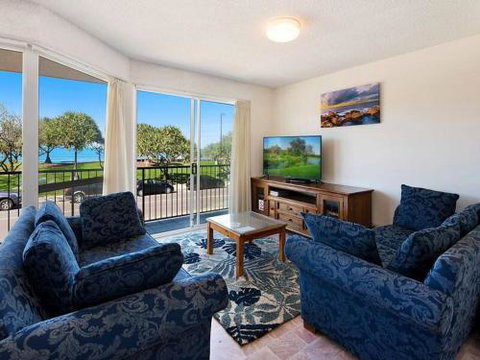 Kings Beach Ocean Front Views Private Balcony Overlooking Kings Beach - Accommodation NT 3