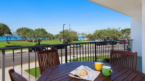 Kings Beach Ocean Front Views Private Balcony Overlooking Kings Beach - Accommodation NT 0