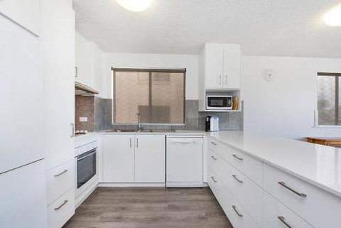 Kings Beach Ocean Front Views Private Balcony Overlooking Kings Beach - Accommodation NT 2