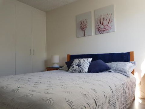 Kings Beach Ocean Front Views Private Balcony Overlooking Kings Beach - Accommodation NT 6