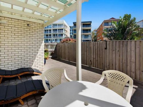 Kings Beach Ocean Front Views Private Balcony Overlooking Kings Beach - Accommodation NT 1