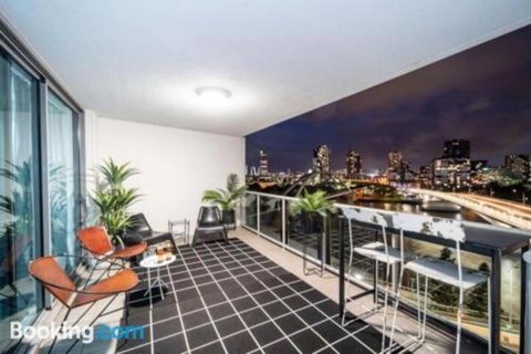 3br Stylish Apt CBD River & City Views SpaSaunaPoolWIFINetflix - Accommodation NT 0