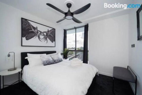 3br Stylish Apt CBD River & City Views SpaSaunaPoolWIFINetflix - Accommodation NT 5