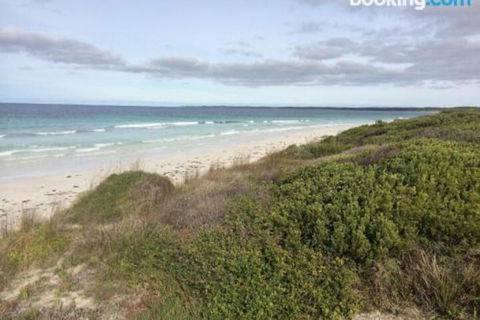 DEstrees Bay Beach House - Accommodation NT 4